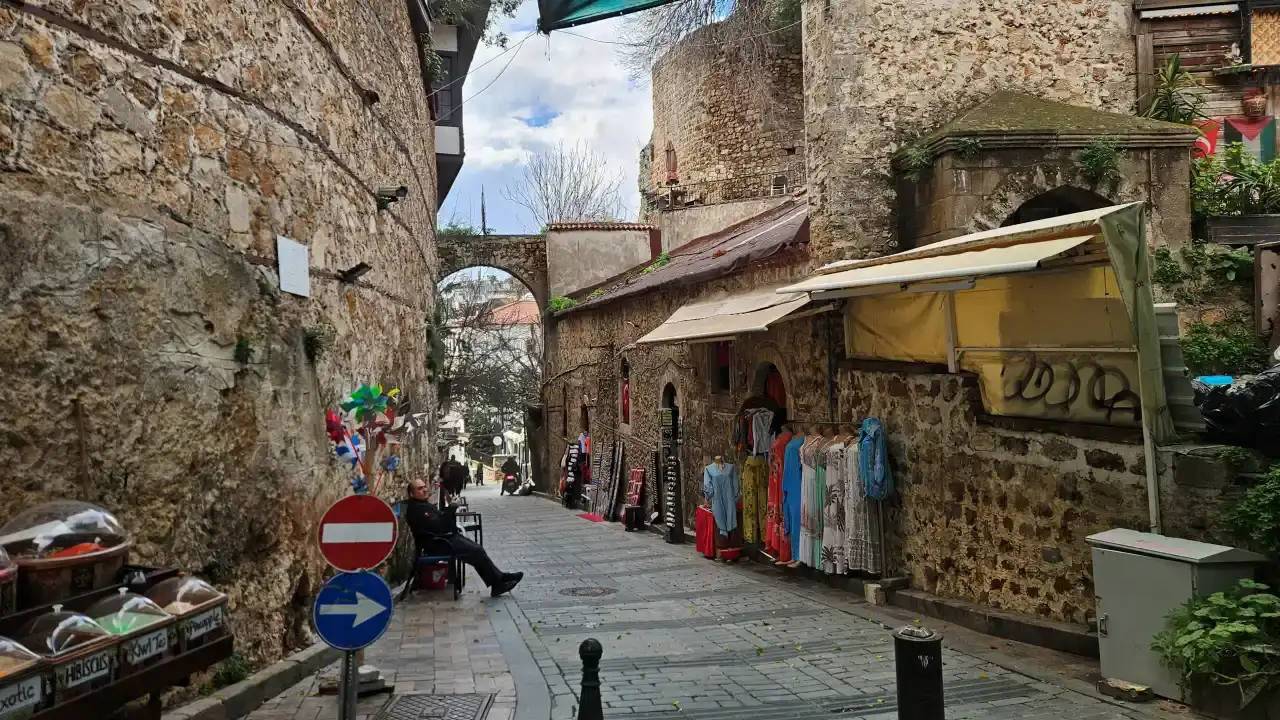 Antalya’nın Tarihi Semtini Koruma Kararı Esnafı Çıkmaza Soktu 5